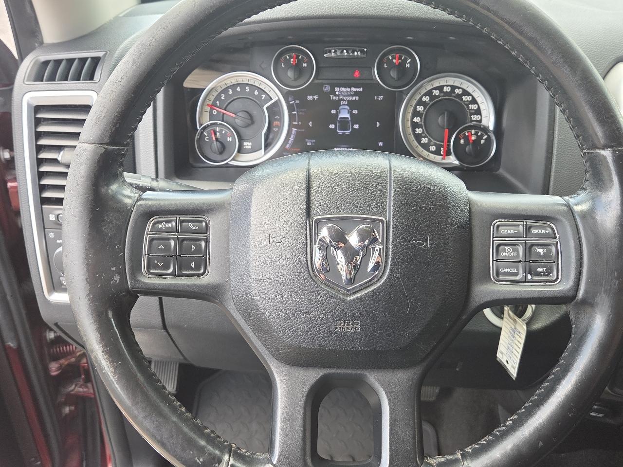 RAM 1500 2WD Crew Cab 140.5" Lone Star 2016
