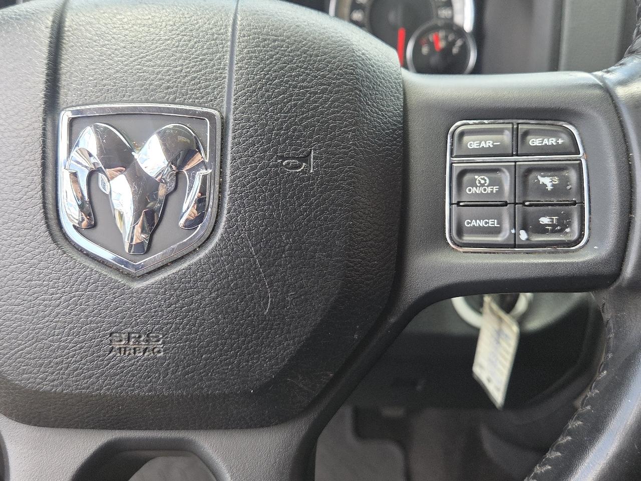 RAM 1500 2WD Crew Cab 140.5" Lone Star 2016