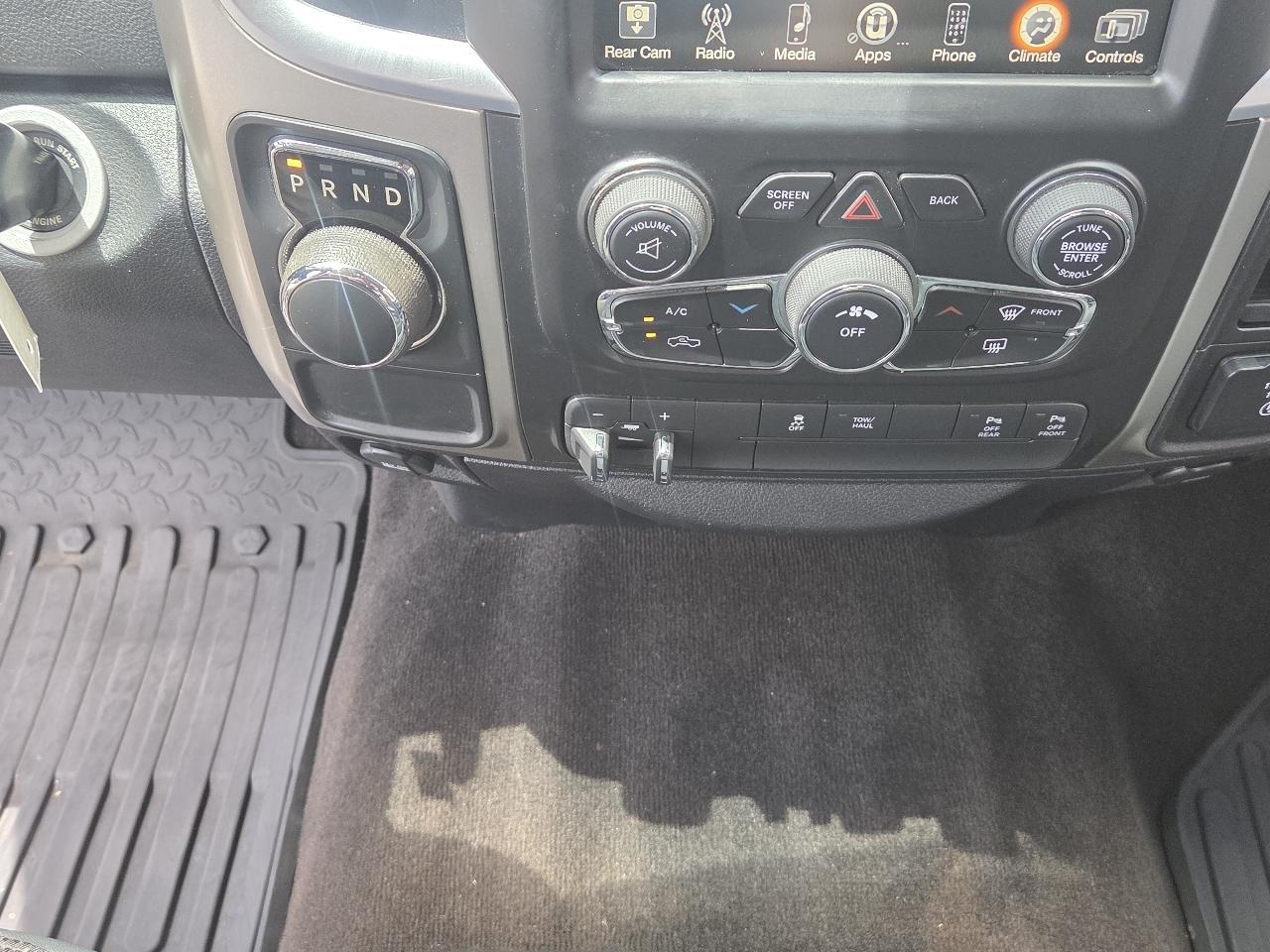 RAM 1500 2WD Crew Cab 140.5" Lone Star 2016