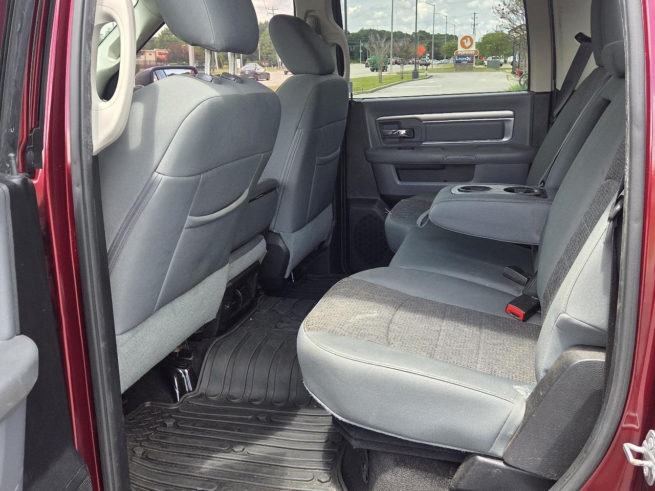 RAM 1500 2WD Crew Cab 140.5" Lone Star 2016
