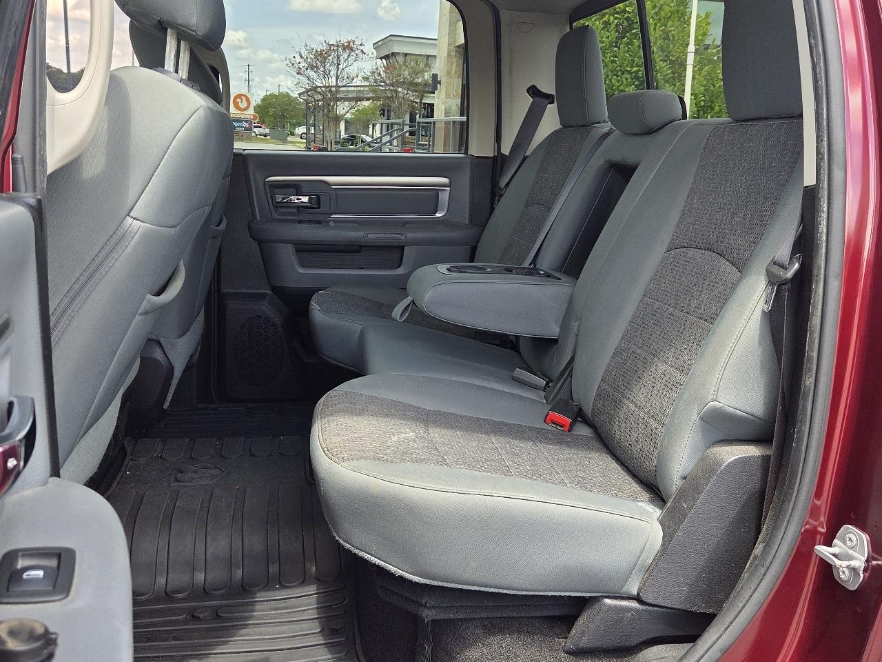 RAM 1500 2WD Crew Cab 140.5" Lone Star 2016