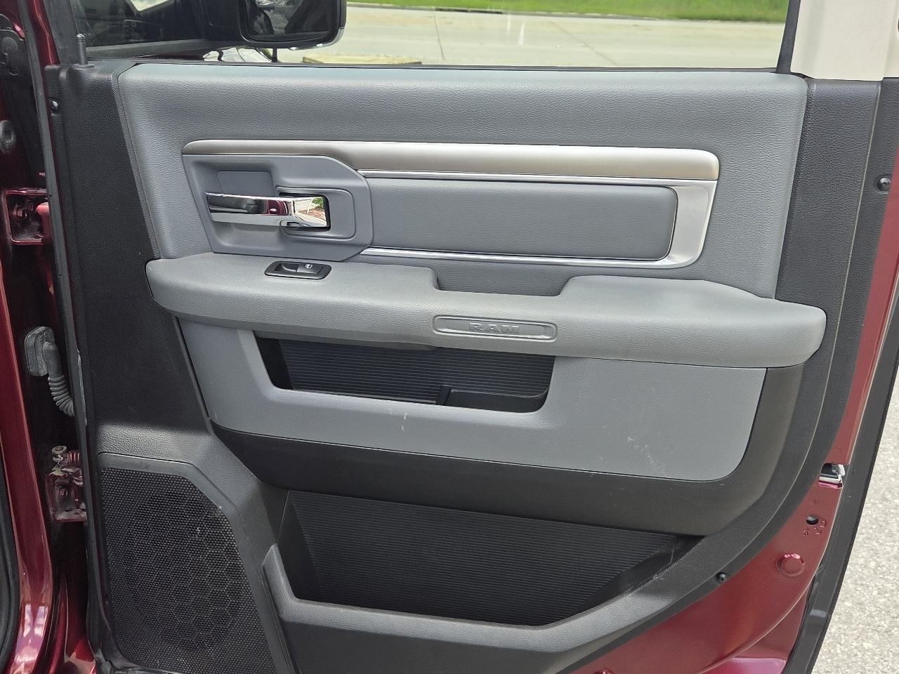 RAM 1500 2WD Crew Cab 140.5" Lone Star 2016