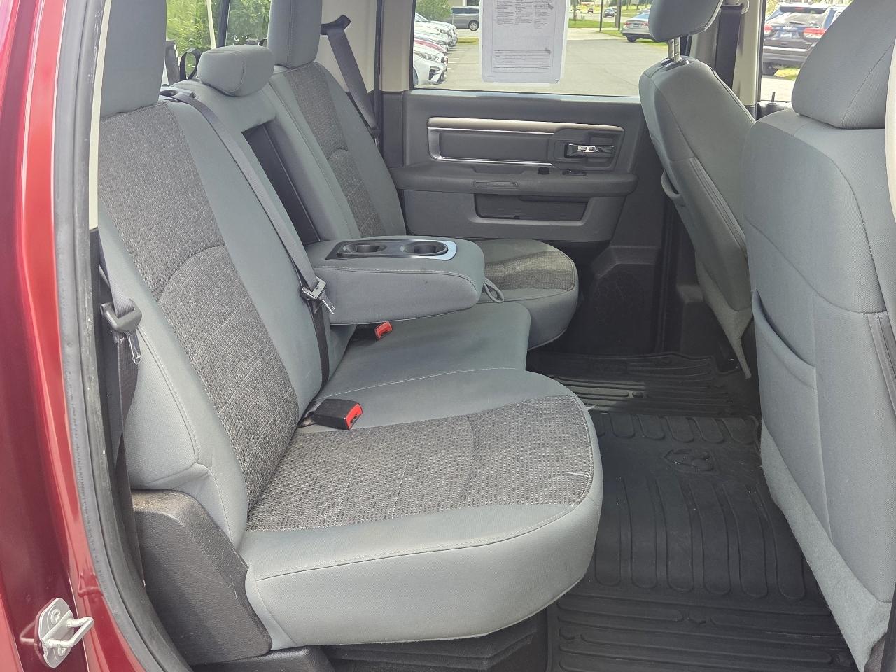 RAM 1500 2WD Crew Cab 140.5" Lone Star 2016