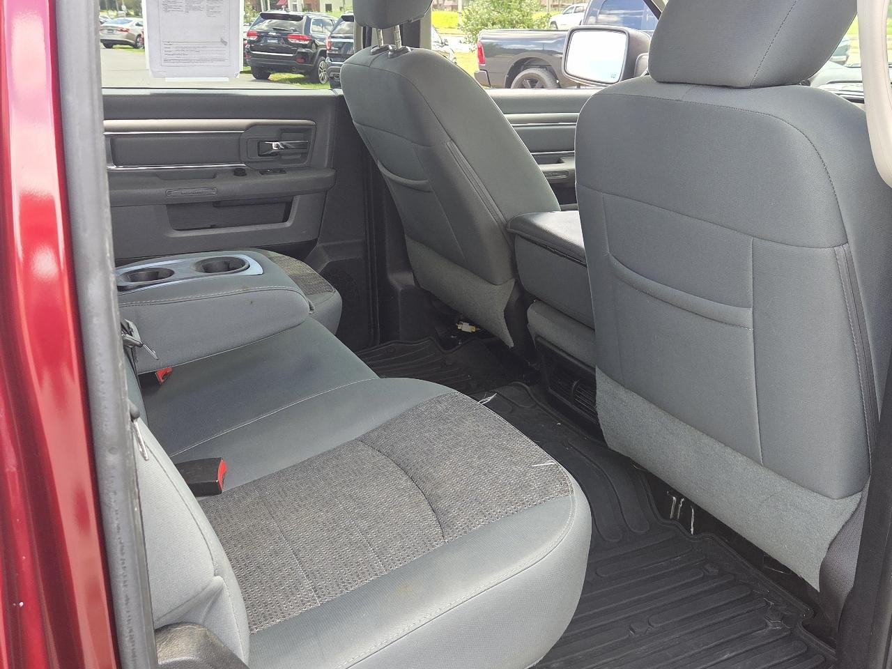 RAM 1500 2WD Crew Cab 140.5" Lone Star 2016