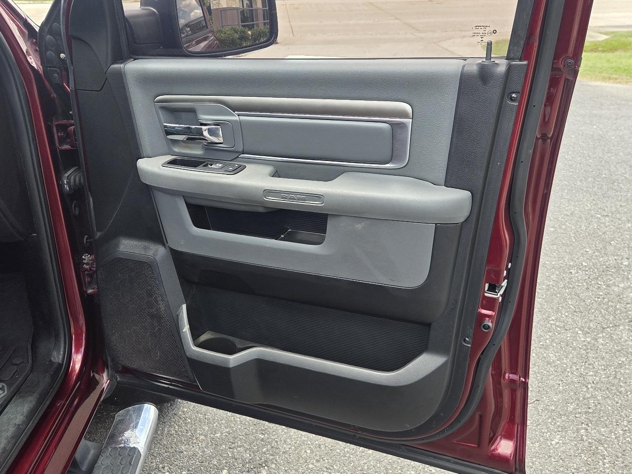 RAM 1500 2WD Crew Cab 140.5" Lone Star 2016