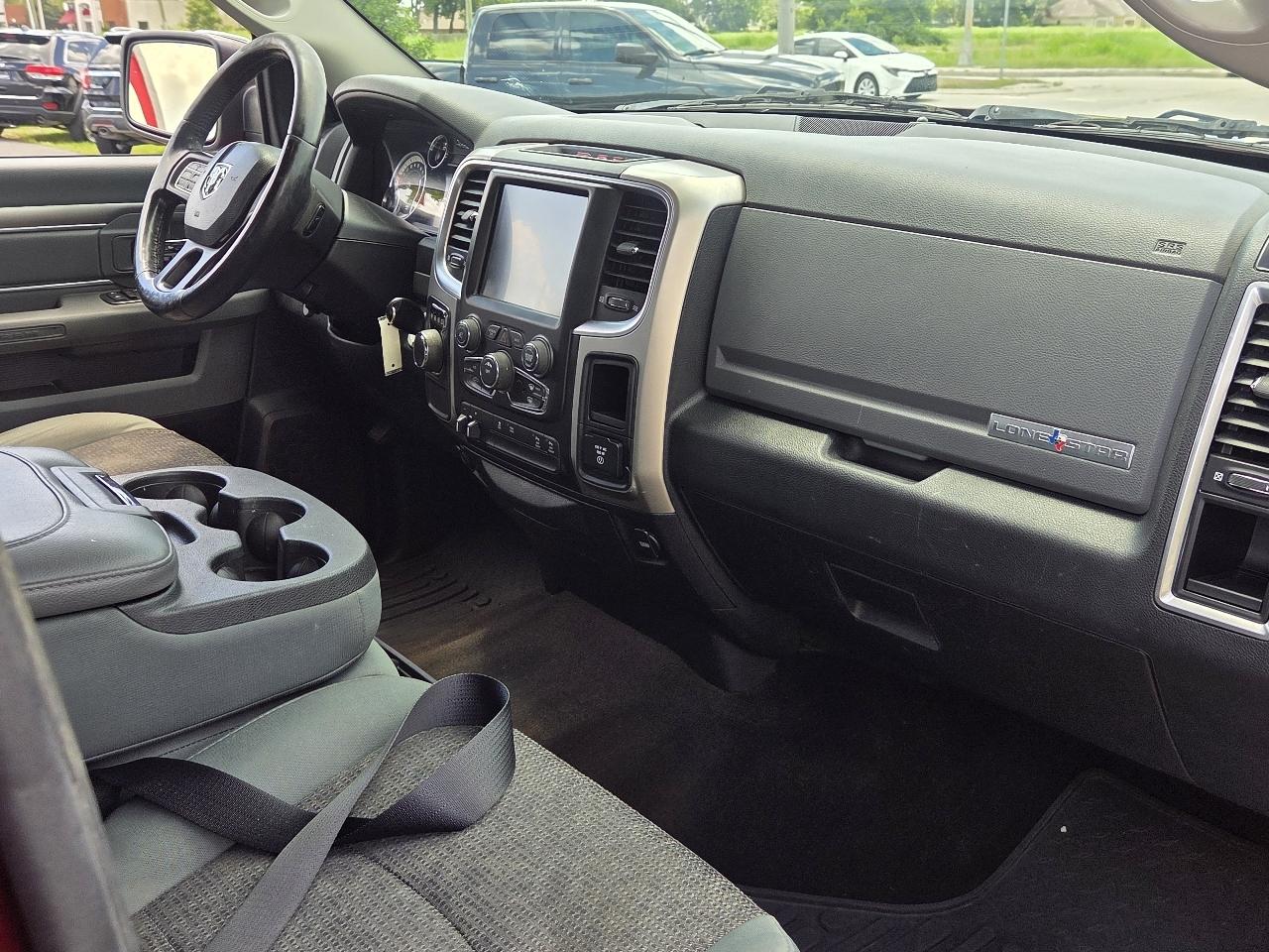 RAM 1500 2WD Crew Cab 140.5" Lone Star 2016