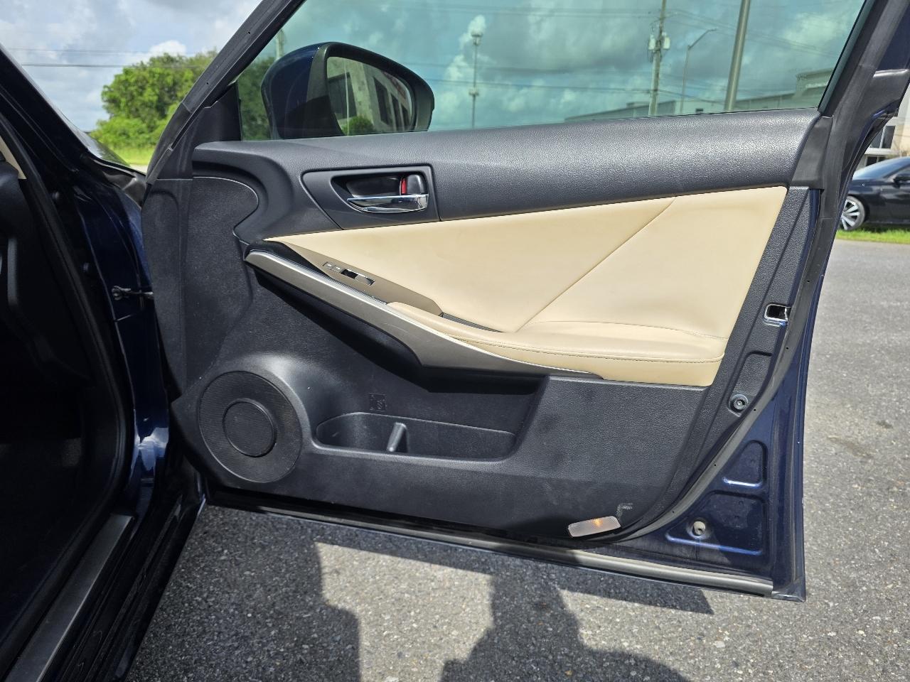 Lexus IS 250 4dr Sport Sdn RWD 2015
