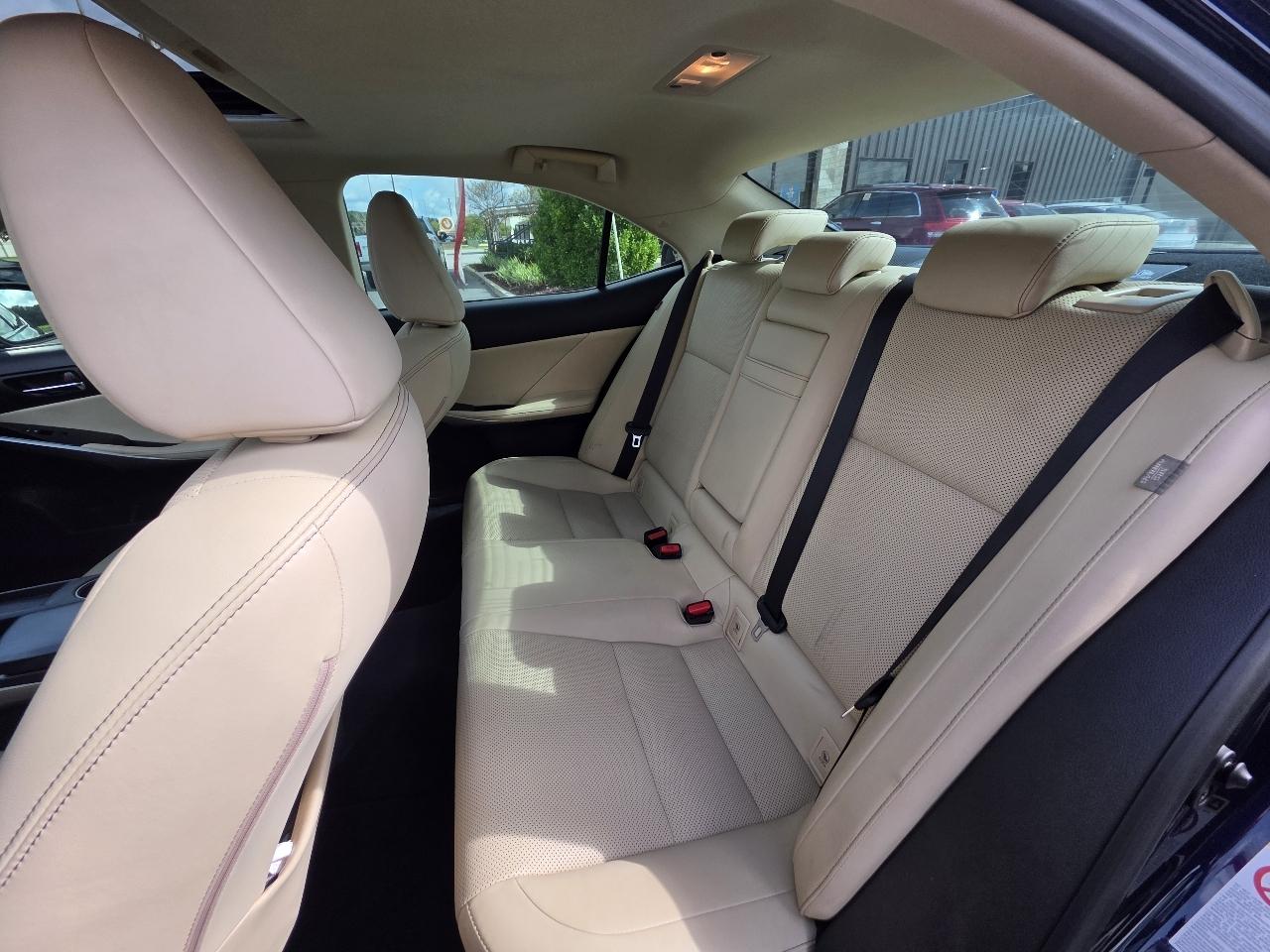 Lexus IS 250 4dr Sport Sdn RWD 2015