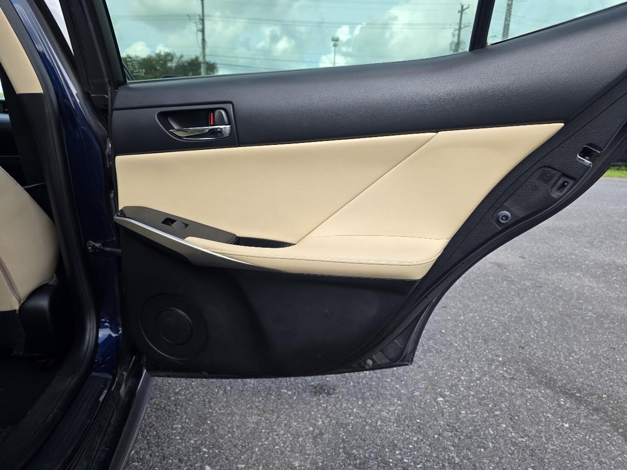 Lexus IS 250 4dr Sport Sdn RWD 2015