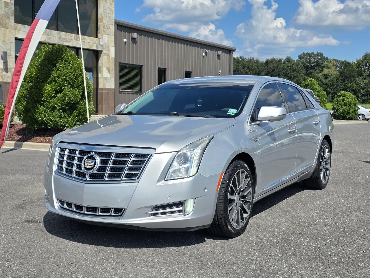 Cadillac XTS 4dr Sdn Luxury FWD 2014