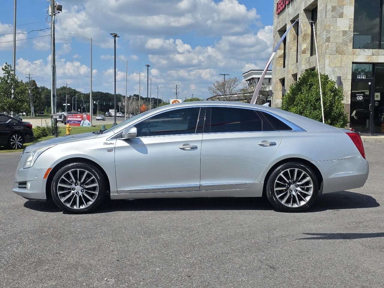 Cadillac XTS 4dr Sdn Luxury FWD 2014