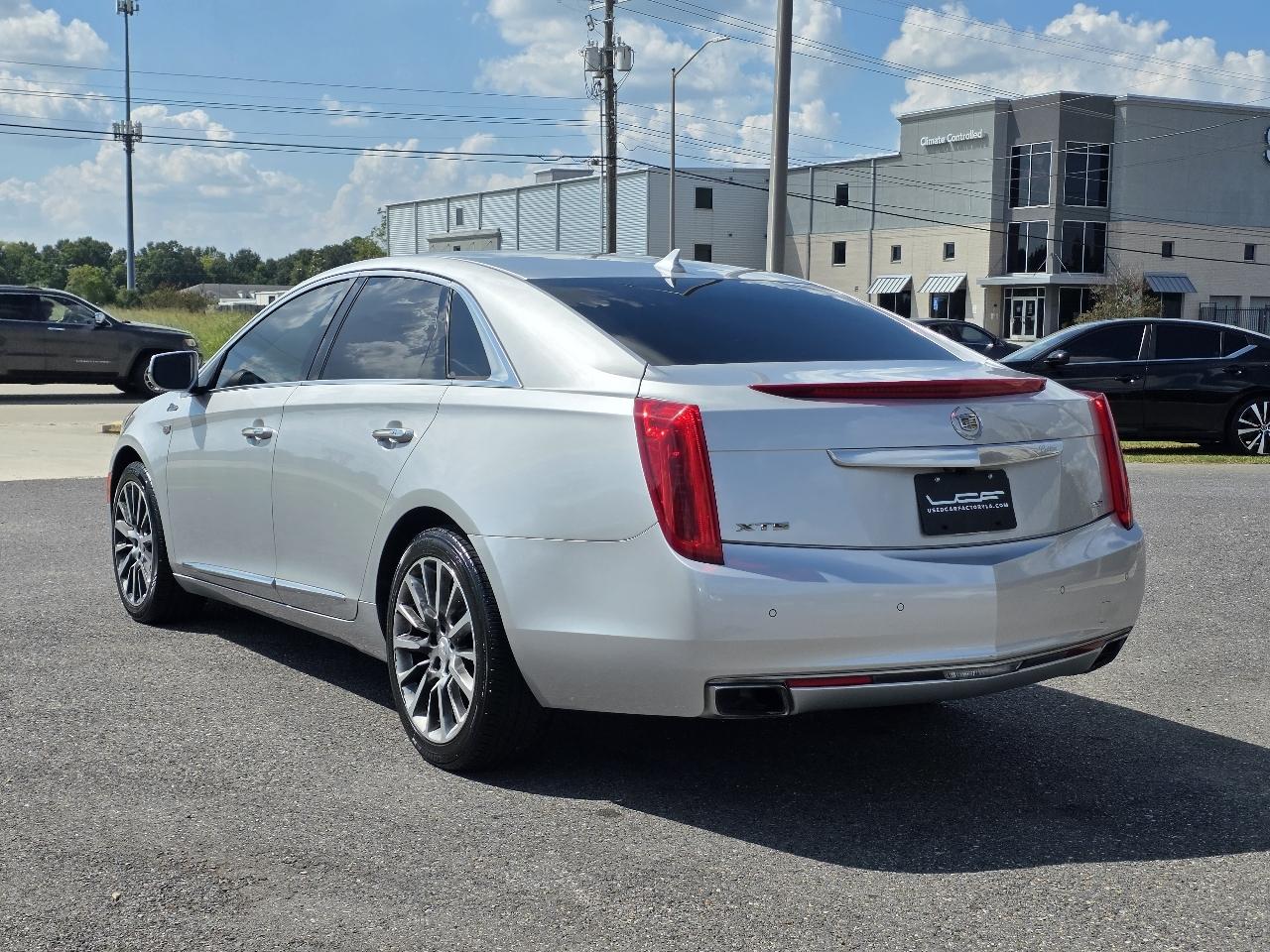 Cadillac XTS 4dr Sdn Luxury FWD 2014