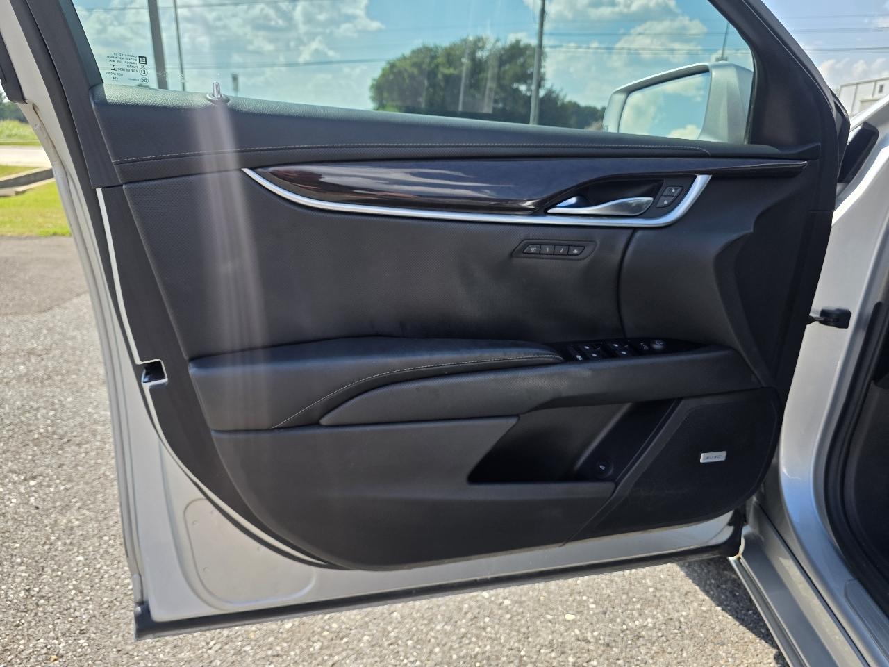 Cadillac XTS 4dr Sdn Luxury FWD 2014
