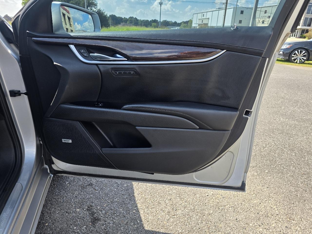 Cadillac XTS 4dr Sdn Luxury FWD 2014