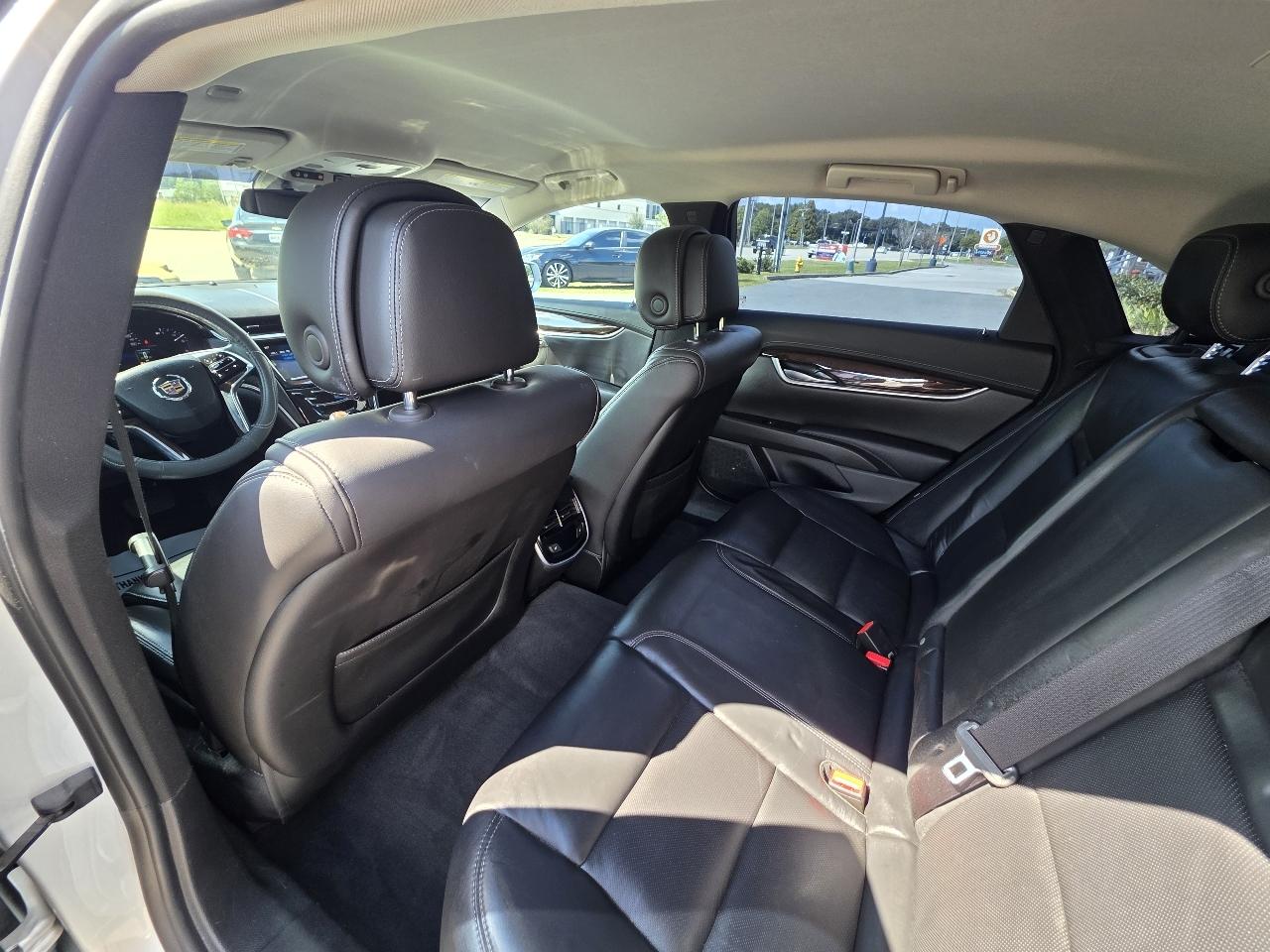 Cadillac XTS 4dr Sdn Luxury FWD 2014