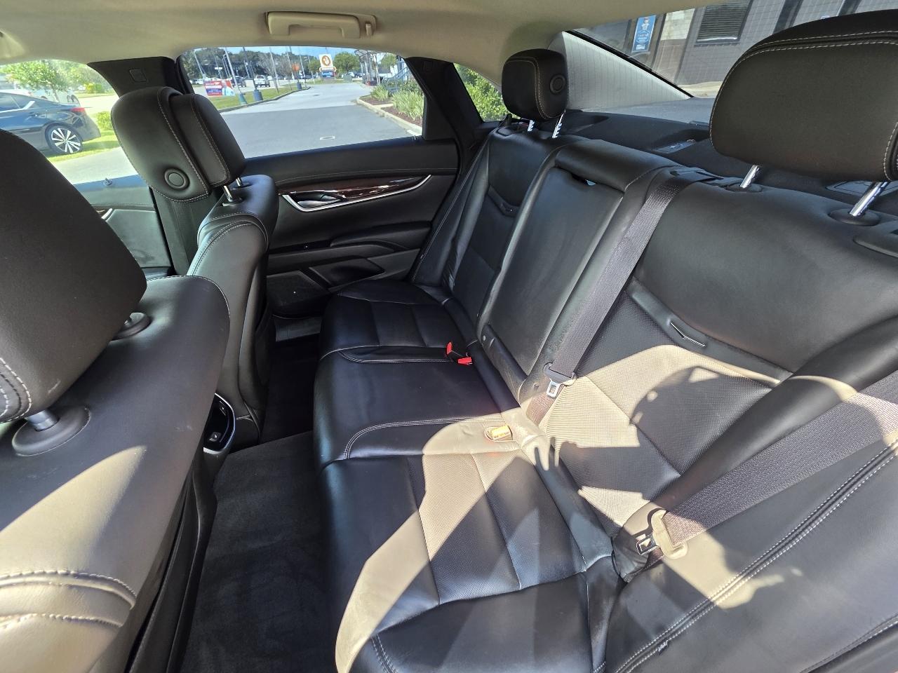Cadillac XTS 4dr Sdn Luxury FWD 2014
