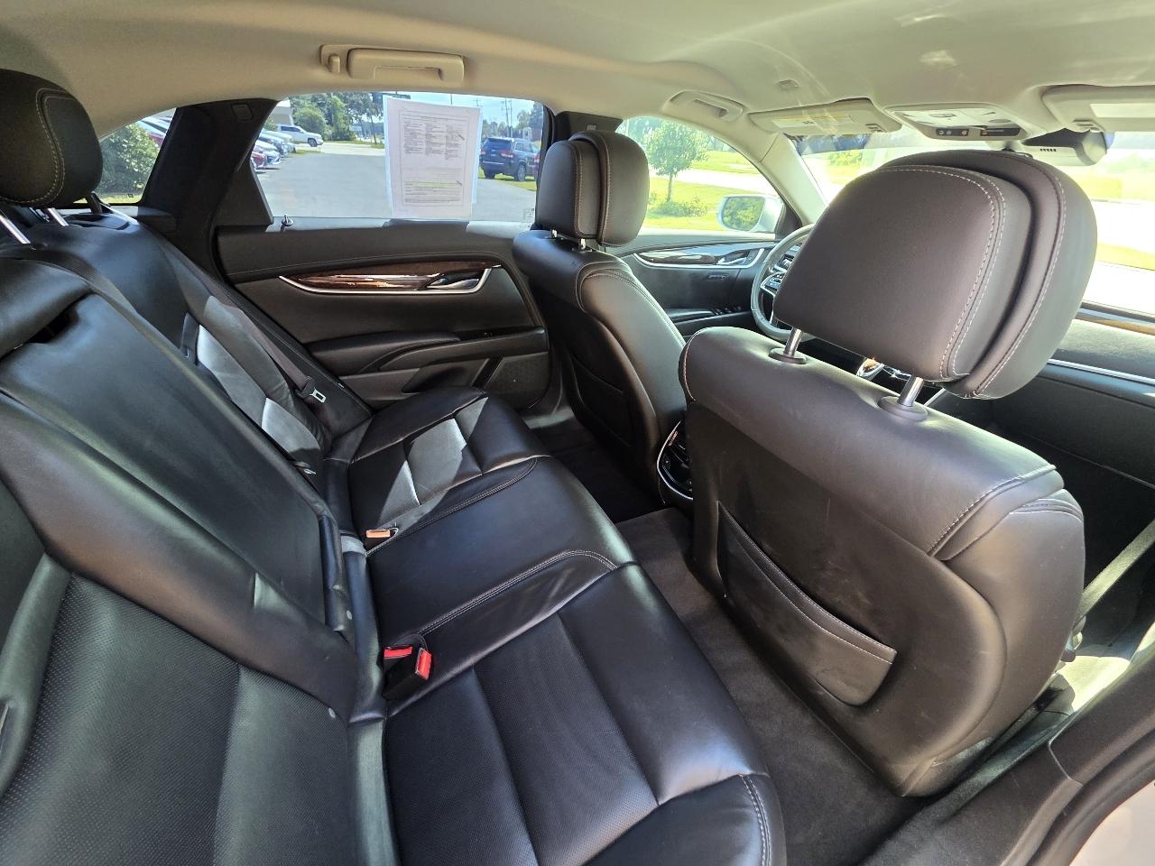 Cadillac XTS 4dr Sdn Luxury FWD 2014