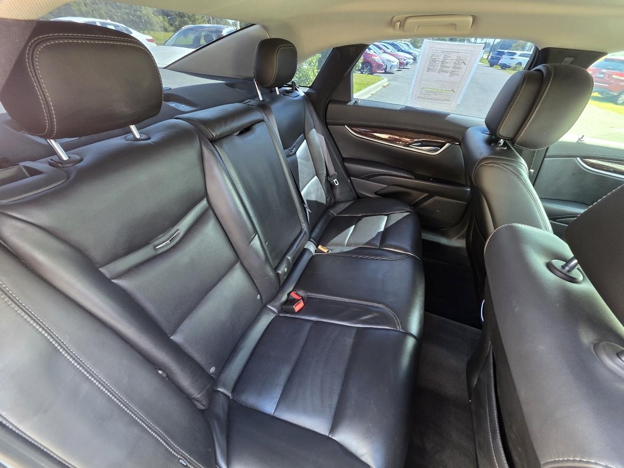 Cadillac XTS 4dr Sdn Luxury FWD 2014