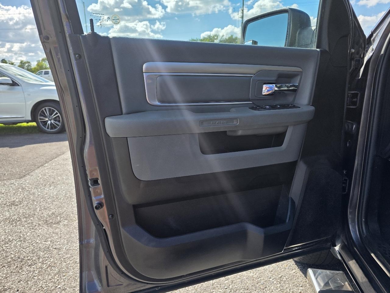 RAM 1500 Classic Big Horn 4x2 Crew Cab 5'7" Box 2019