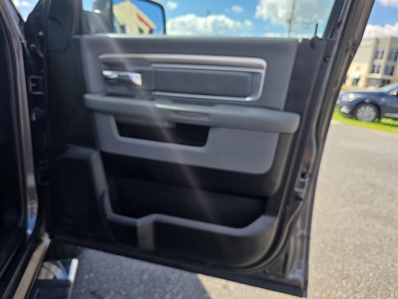 RAM 1500 Classic Big Horn 4x2 Crew Cab 5'7" Box 2019