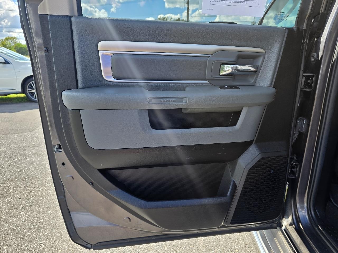 RAM 1500 Classic Big Horn 4x2 Crew Cab 5'7" Box 2019