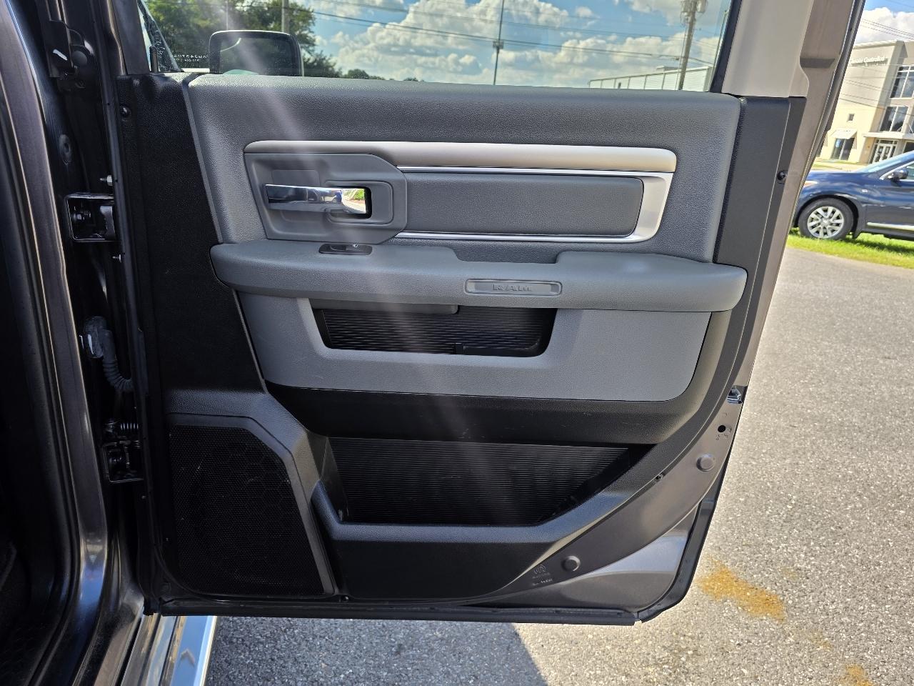 RAM 1500 Classic Big Horn 4x2 Crew Cab 5'7" Box 2019
