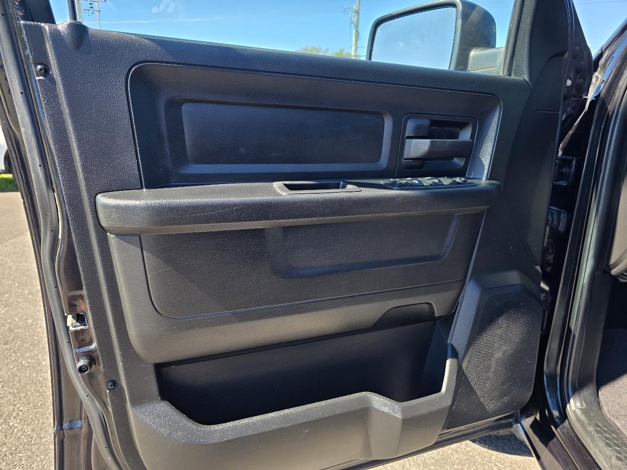 RAM 1500 Classic Tradesman 4x2 Quad Cab 6'4" Box 2019