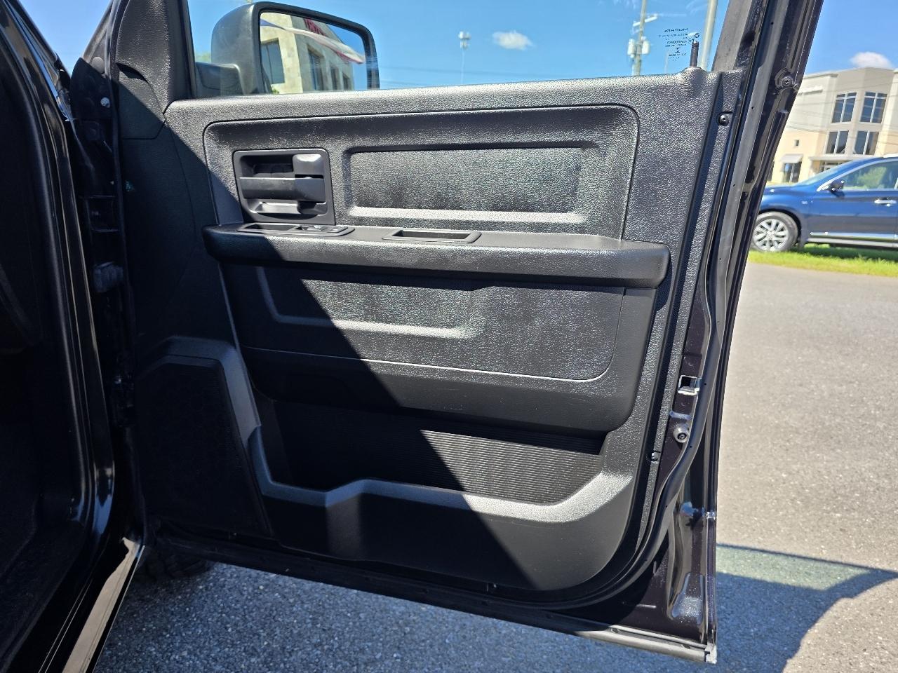RAM 1500 Classic Tradesman 4x2 Quad Cab 6'4" Box 2019