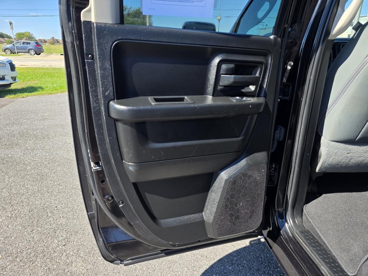 RAM 1500 Classic Tradesman 4x2 Quad Cab 6'4" Box 2019