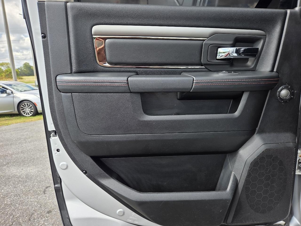 RAM 1500 2WD Crew Cab 140.5" Sport 2014
