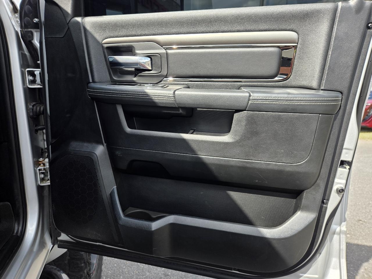 RAM 1500 2WD Crew Cab 140.5" Sport 2014
