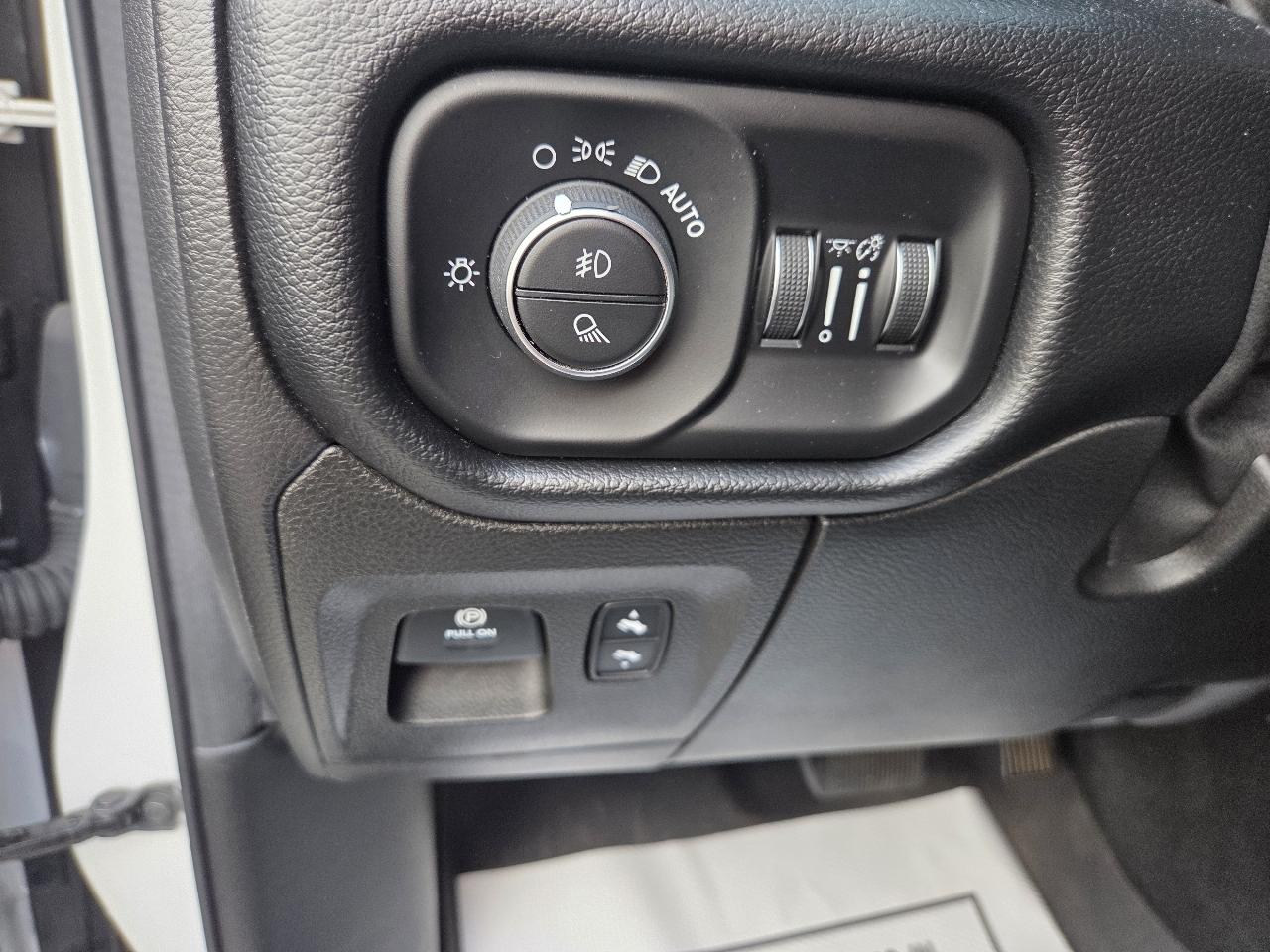 RAM 1500 Big Horn/Lone Star 4x2 Quad Cab 6'4" Box 2019