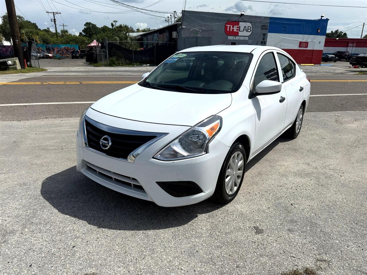 2017 Nissan Versa Plus Sedan photo 3