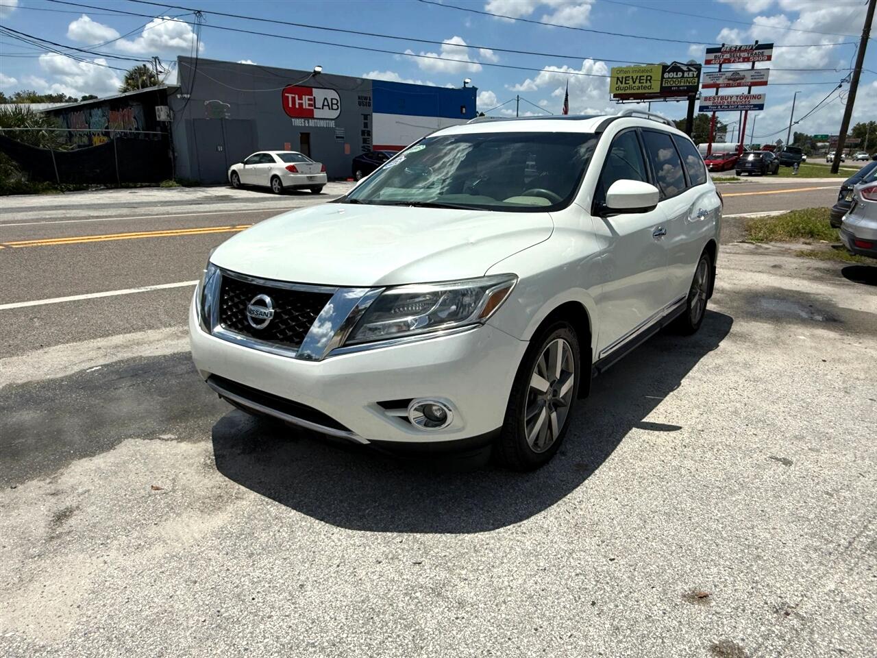 2015 Nissan Pathfinder Platinum photo 2