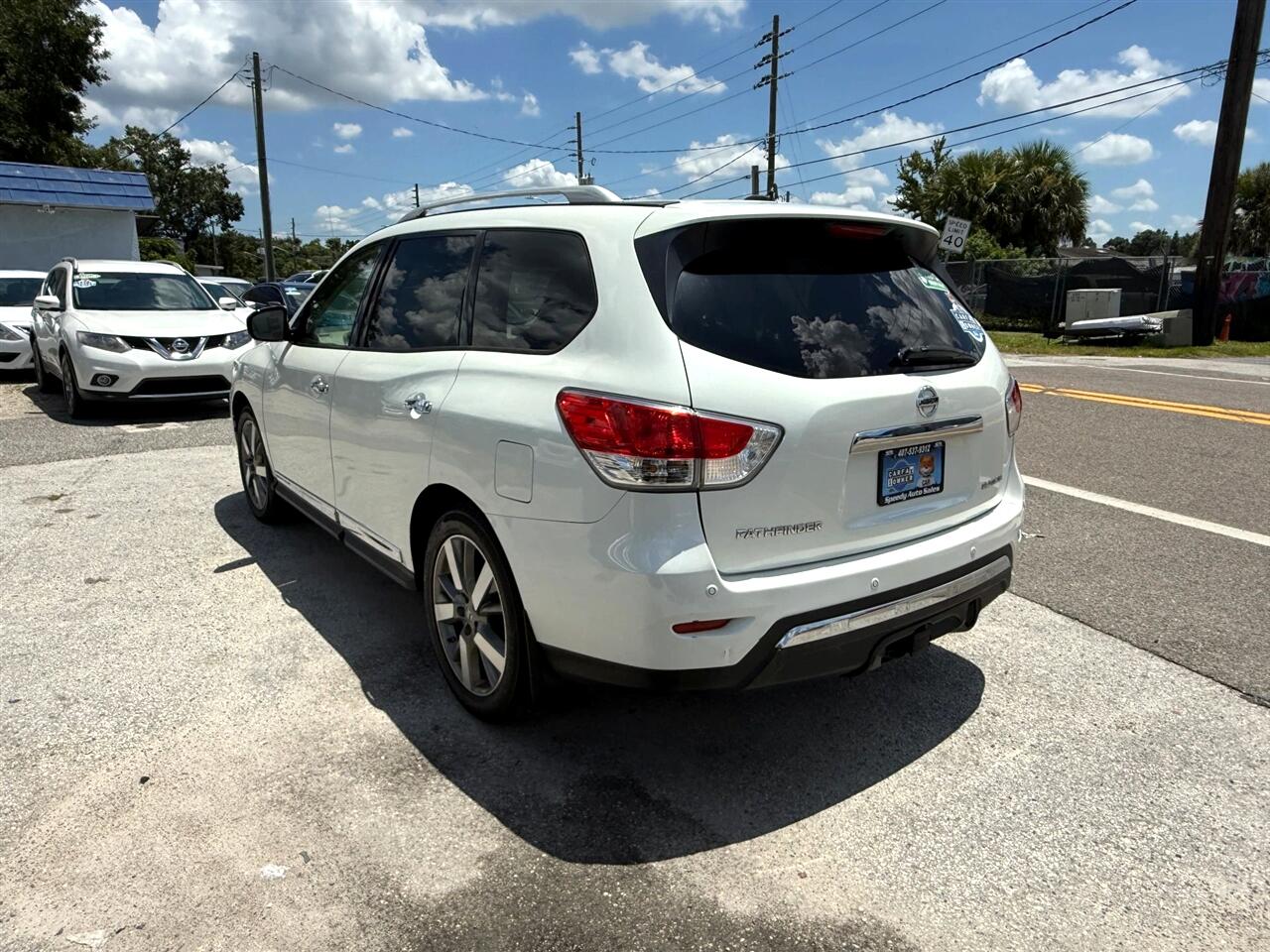2015 Nissan Pathfinder Platinum photo 4