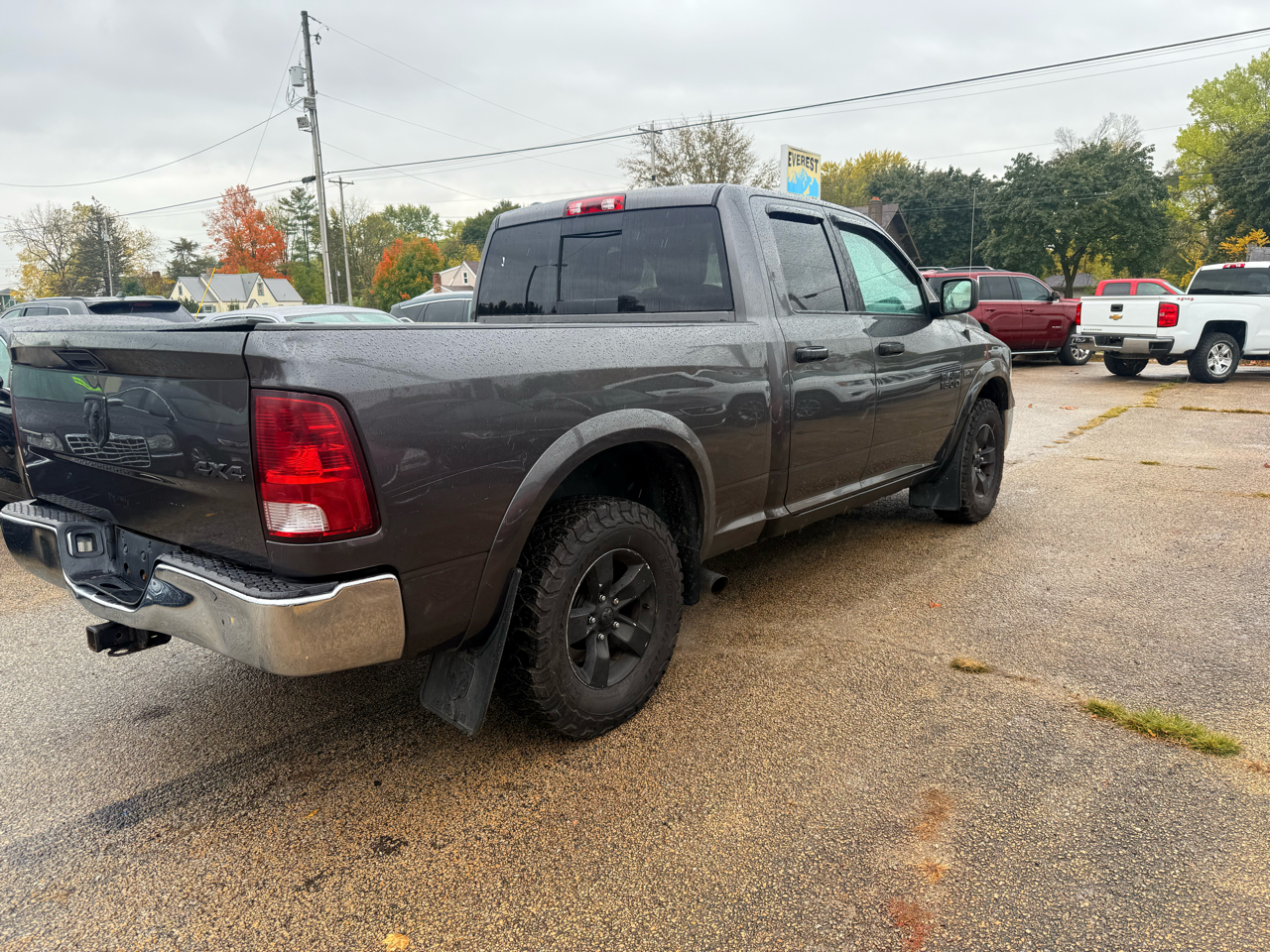 RAM 1500 SLT Quad Cab 4WD 2016