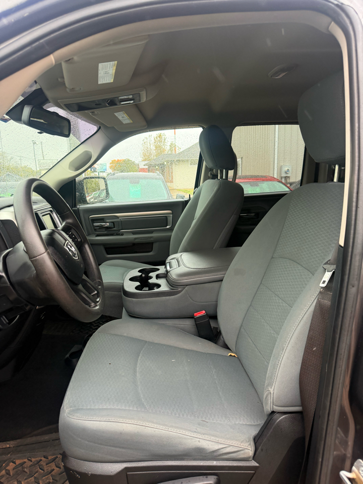 RAM 1500 SLT Quad Cab 4WD 2016