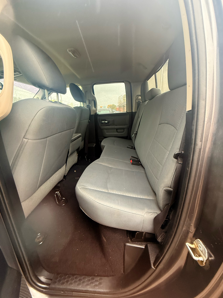 RAM 1500 SLT Quad Cab 4WD 2016