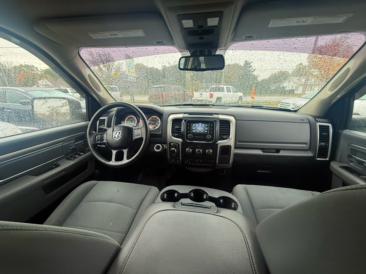 RAM 1500 SLT Quad Cab 4WD 2016