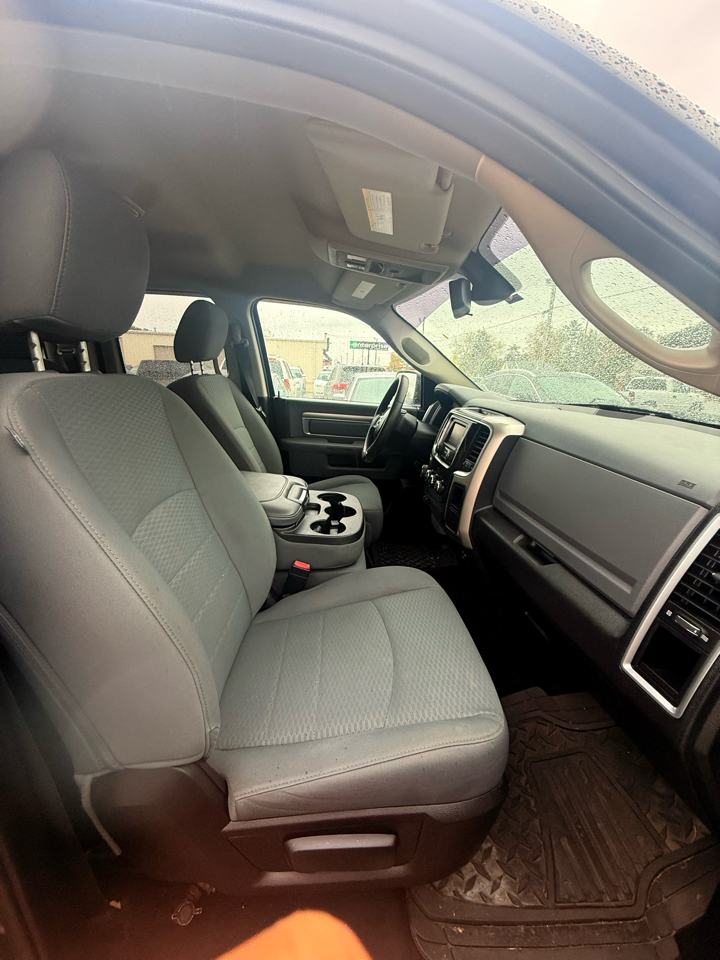 RAM 1500 SLT Quad Cab 4WD 2016