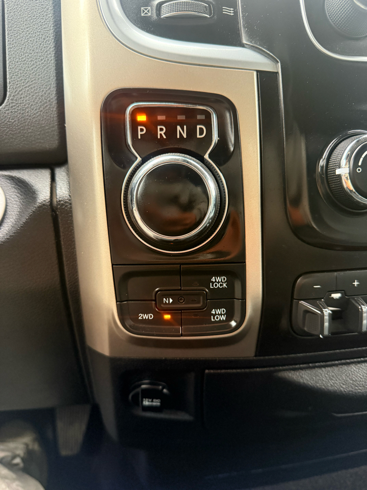 RAM 1500 SLT Quad Cab 4WD 2016