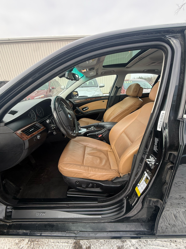 BMW 5-Series 528xi 2009