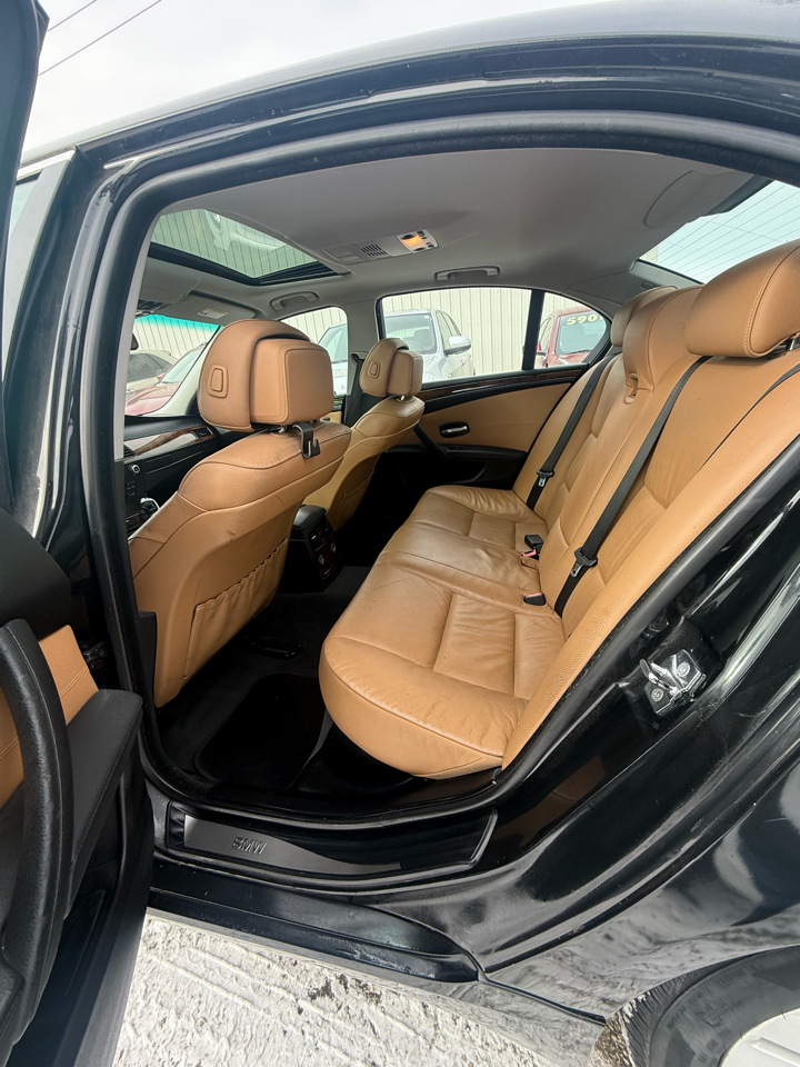 BMW 5-Series 528xi 2009