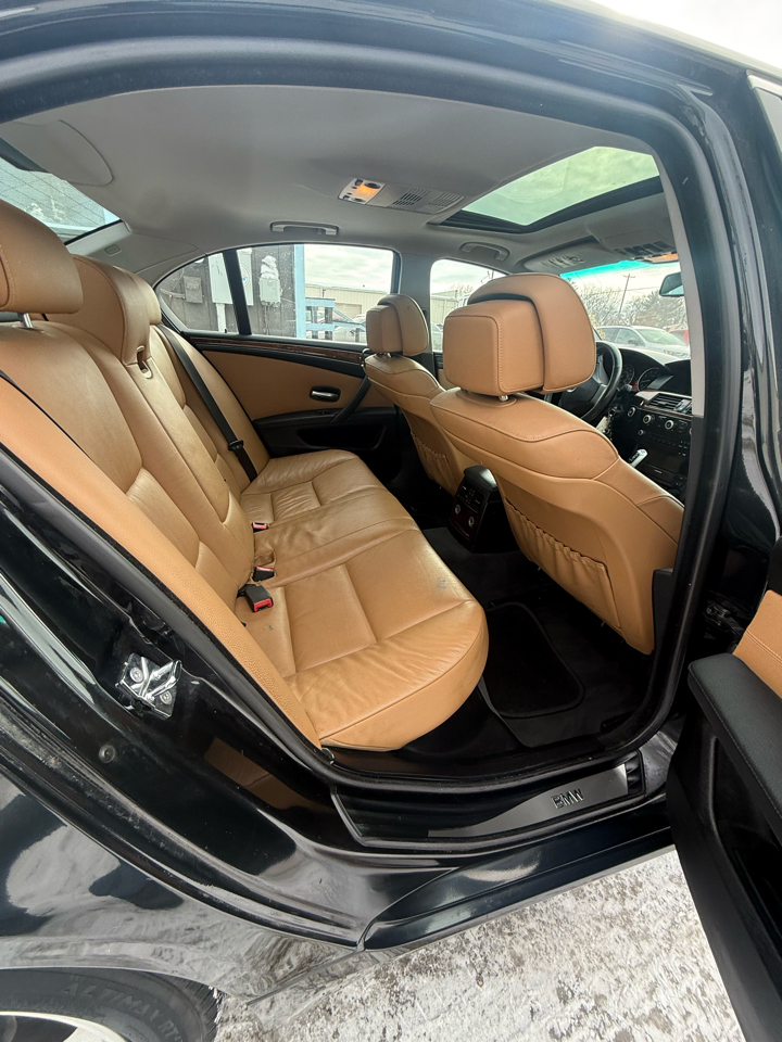 BMW 5-Series 528xi 2009