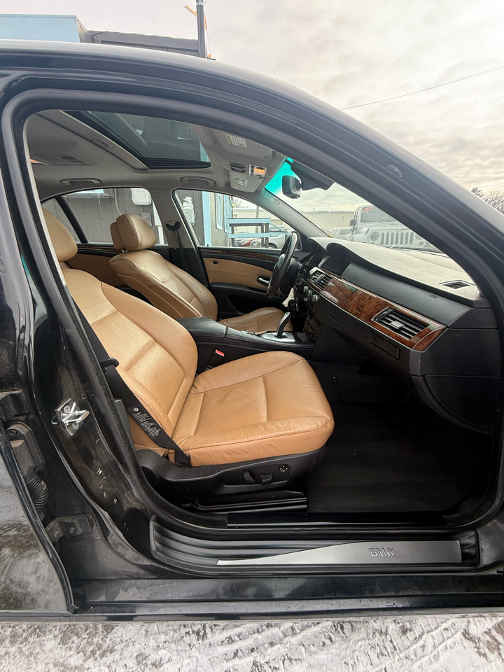 BMW 5-Series 528xi 2009