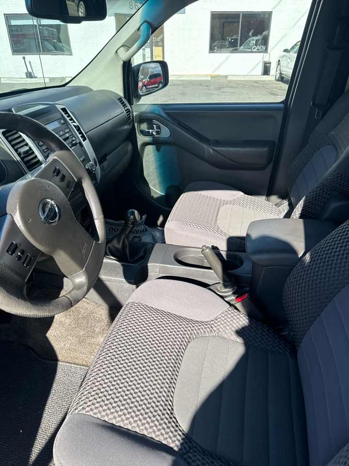 Nissan Frontier  2012