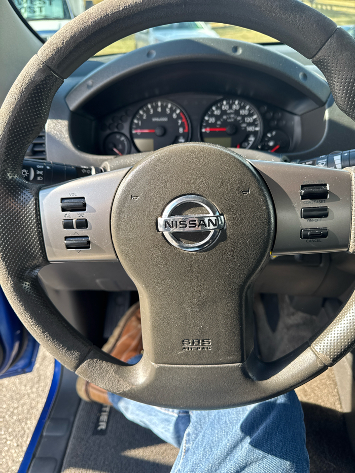 Nissan Frontier  2012