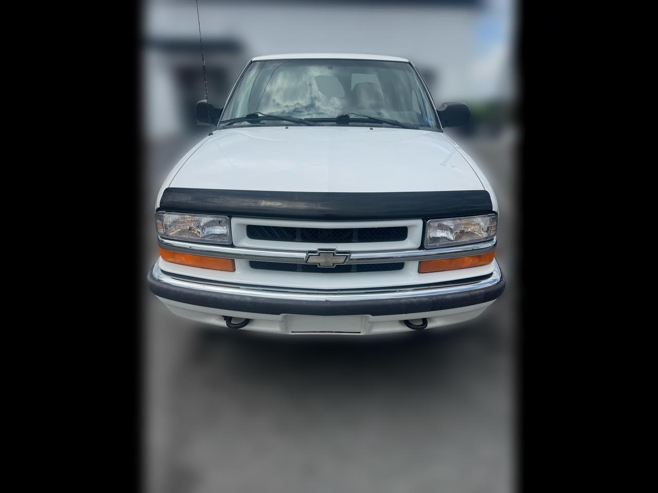 2001 Chevrolet S10 4WD Crew Cab LS's photo