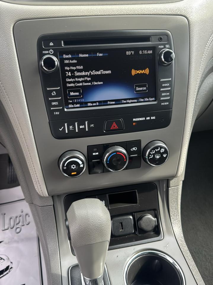 Chevrolet Traverse LS FWD w/PDC 2015