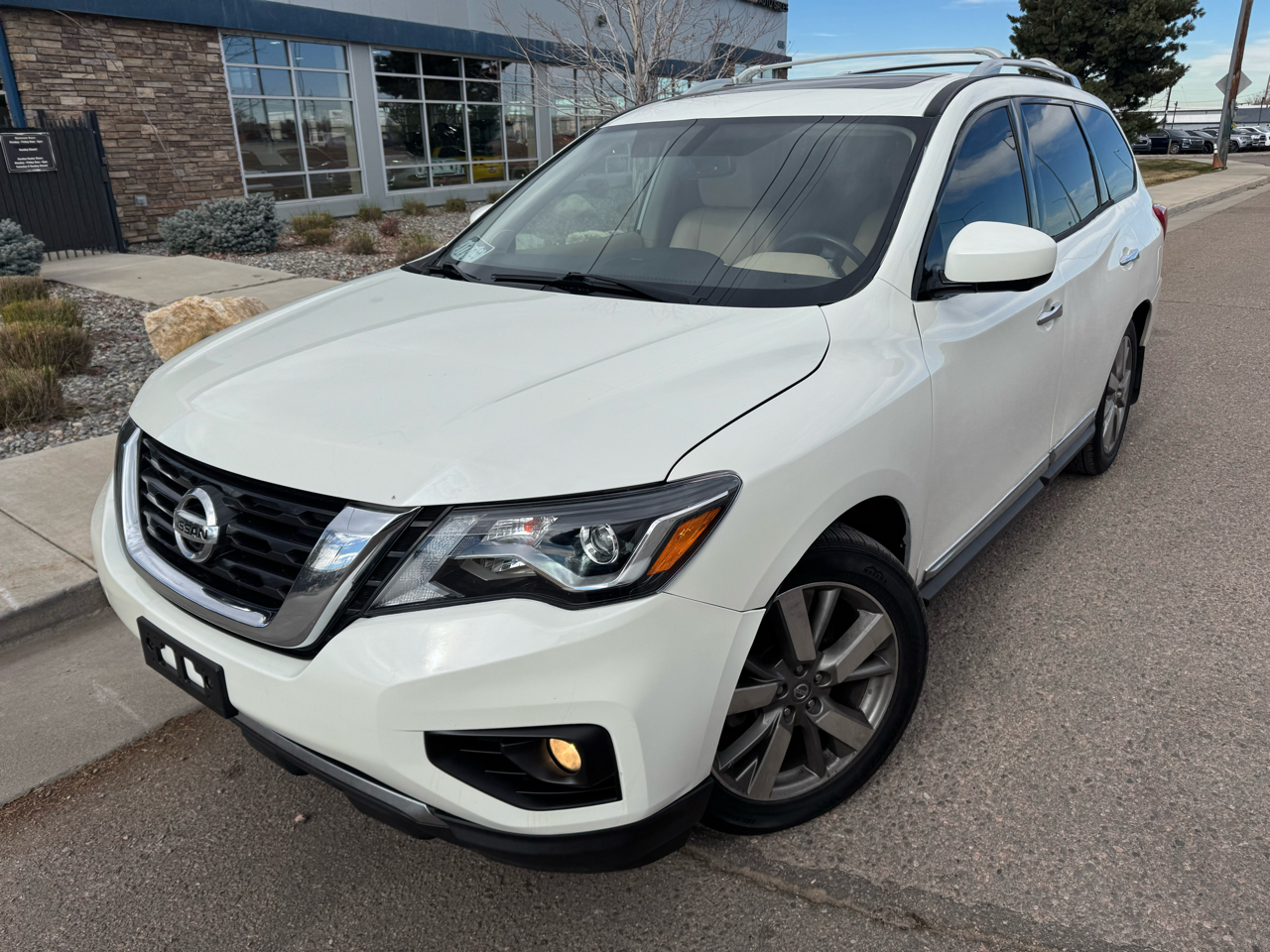 2019 Nissan Pathfinder Platinum photo 4